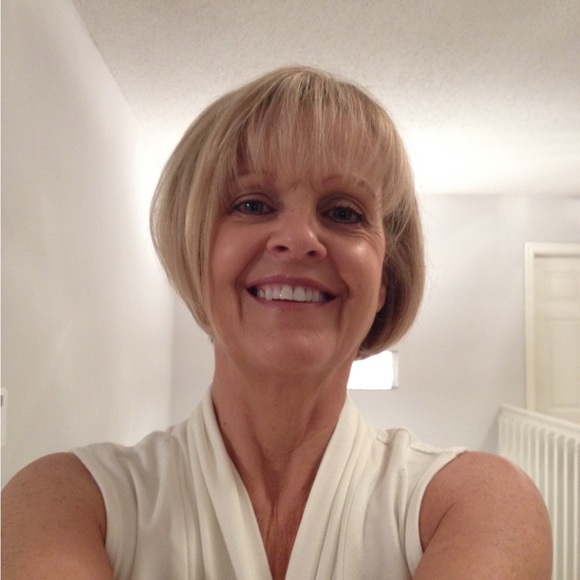 Profile Picture of Sue Schenker (@ilikeshopping15) on Poshmark