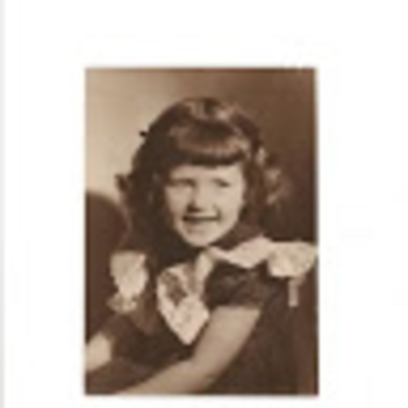 Profile Picture of Kara Yoder (@cnkyoder) on Poshmark