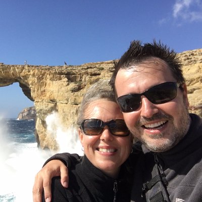 Profile Picture of Danielle & John (@twofortheworld) on Twitter