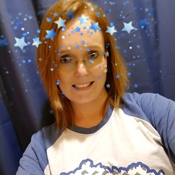 Profile Picture of Amanda Mullins (@bluefrogs79) on Poshmark