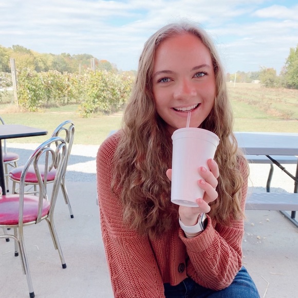 Profile Picture of Natalie Kishko (@nataliekishko) on Poshmark