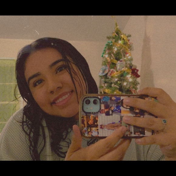 Profile Picture of Maria Silva (@mariasilva483) on Poshmark