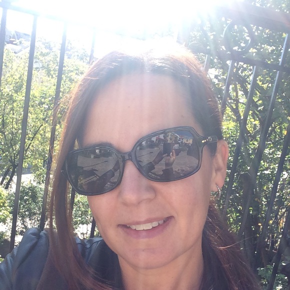 Profile Picture of Isabelle Gauthier (@gauthier949) on Poshmark