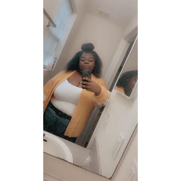 Profile Picture of Tyana Bivines (@tyanabivines) on Poshmark