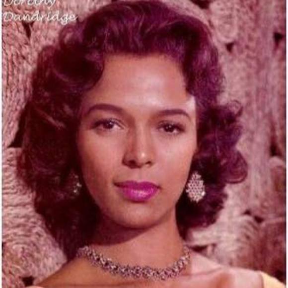 Profile Picture of Chavera Screen (@delikate1) on Poshmark