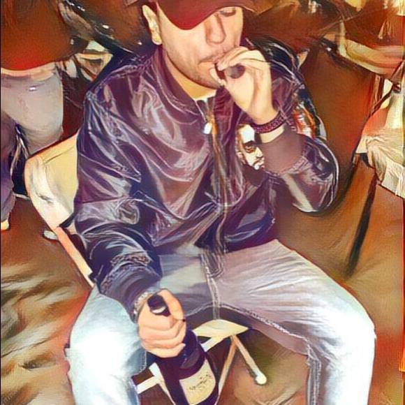 Profile Picture of Frank Silva (@frankhsilva450) on Poshmark