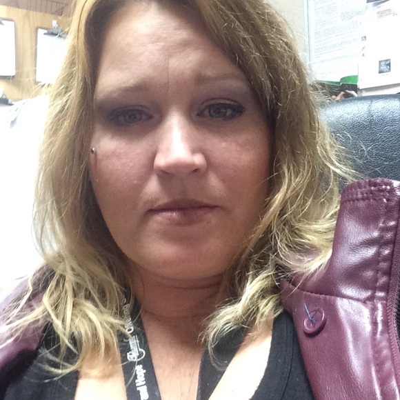 Profile Picture of Lori Tamburro (@loritamburro) on Poshmark