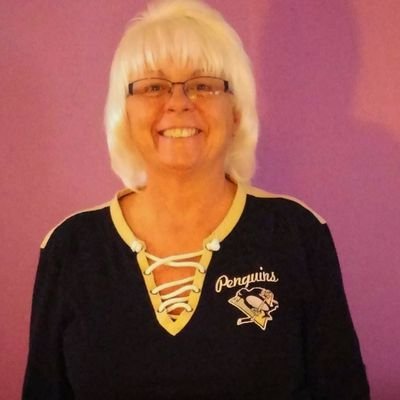 Profile Picture of Robin Lyons (@RobinLy95713856) on Twitter