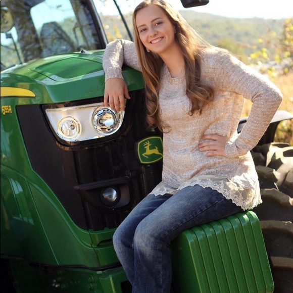 Profile Picture of Leanna Basye (@leannabasye) on Poshmark