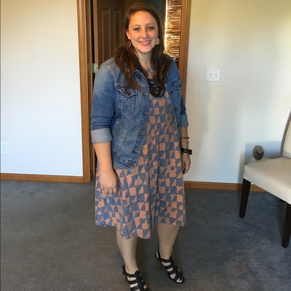 Profile Picture of Annie Byler (@abyler12) on Poshmark