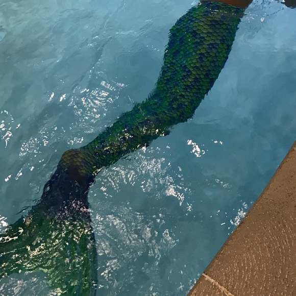 Profile Picture of Tiffany Singleton (@elvirane) on Poshmark