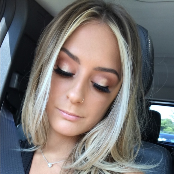 Profile Picture of Danielle Geraci (@danielle_geraci) on Poshmark