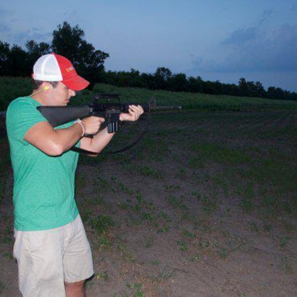 Profile Picture of Gilbert Moreno (@gilbertmoren890) on Poshmark