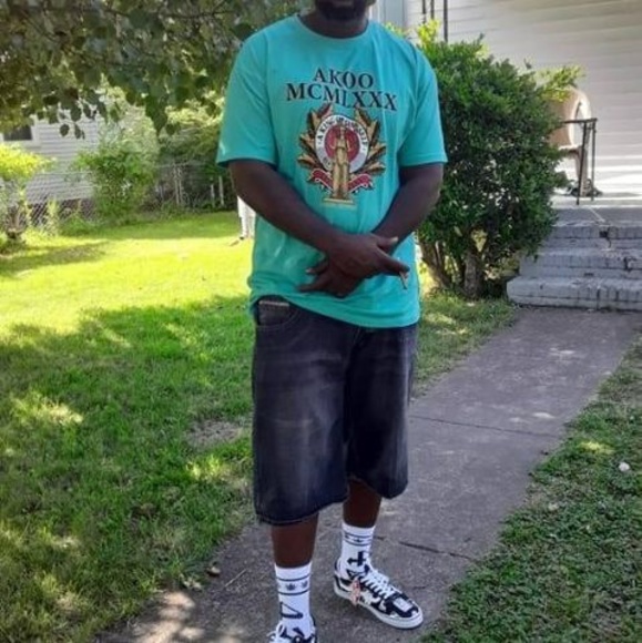 Profile Picture of Kenyatta Warnett (@kenyattawarnett) on Poshmark