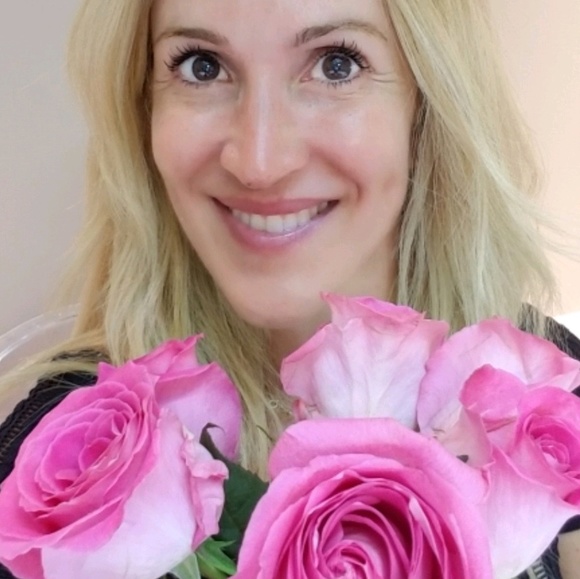 Profile Picture of Marianela Zica (@marianelazica) on Poshmark