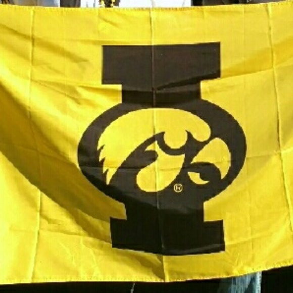 Profile Picture of Brittney Ehrie (@brittneyehrie) on Poshmark