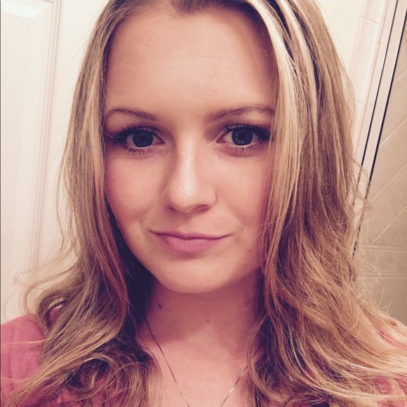 Profile Picture of Destiny Reichenbach (@destinyr8675) on Poshmark