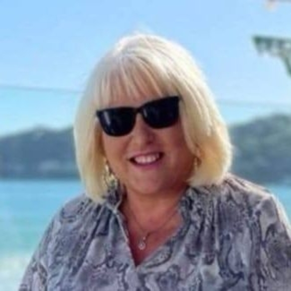 Julie Brinn - Poshmark Profile Picture of Julie Brinn (@juliebrinn) on Poshmark