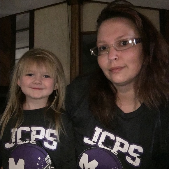 Profile Picture of Jennifer Cumbess (@jennifercumbess) on Poshmark