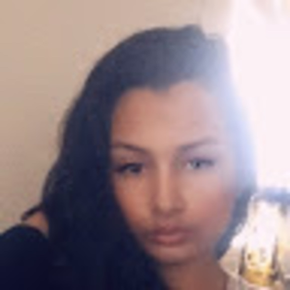 Profile Picture of Kairis Shove (@kairisshove) on Poshmark