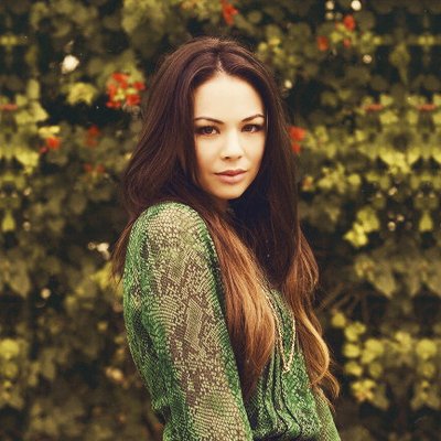 Profile Picture of Mona Vanderwaal (@MonaVan2017) on Twitter