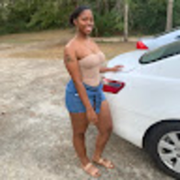 Profile Picture of Maya Lee (@mayalee0222) on Poshmark