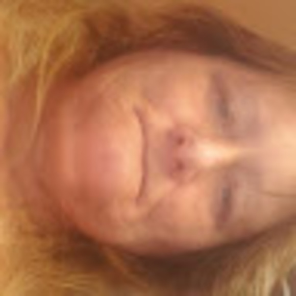 Profile Picture of Adrienne Remington (@adrienner1721) on Poshmark