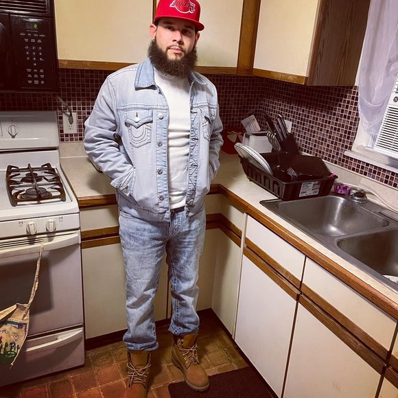 Profile Picture of Thomas Grant (@thomasgrant903) on Poshmark
