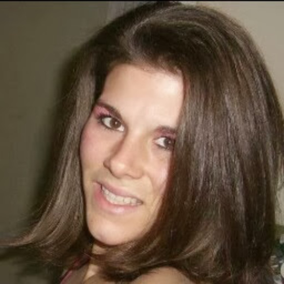 Profile Picture of Jo Mcjunkin (@jomcjunkin) on Poshmark