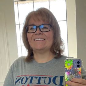 Profile Picture of Joanne Lowe (@lowecrew) on Pinterest