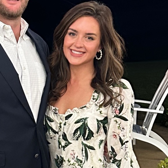 Profile Picture of Danielle Whitlock (@danielleray28) on Poshmark