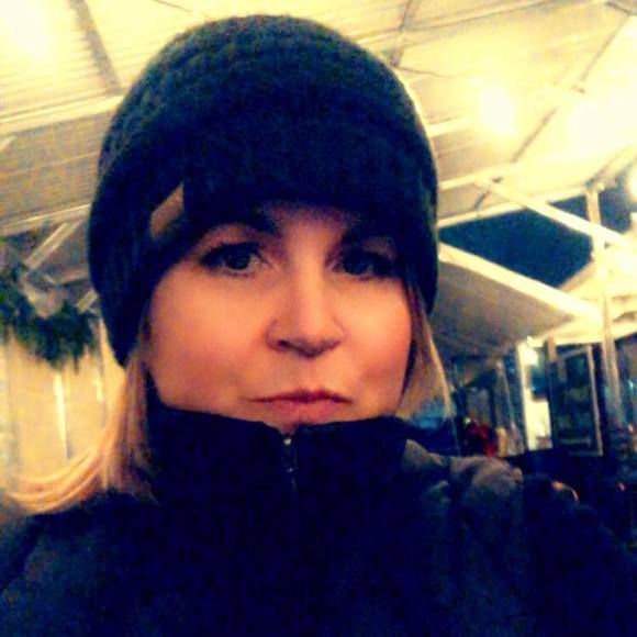 Profile Picture of Mandy Thomas (@mmthomas52) on Poshmark