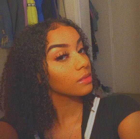 Profile Picture of Skylar Castaldi (@skyy_0x) on Poshmark