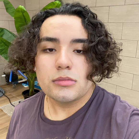 Profile Picture of Chris Gutierrez (@bwaychris136) on Poshmark