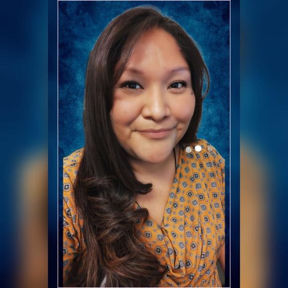 Profile Picture of Erica Calnimptewa (@e_calnimptewa) on Poshmark