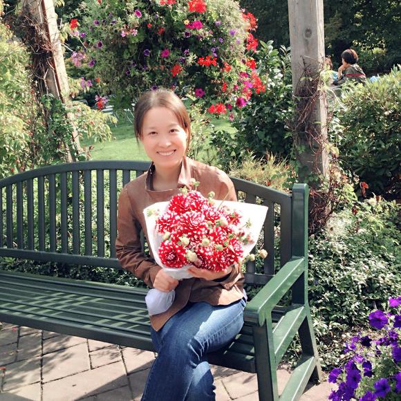 Profile Picture of Qi Huang (@catherineqhuang) on Poshmark