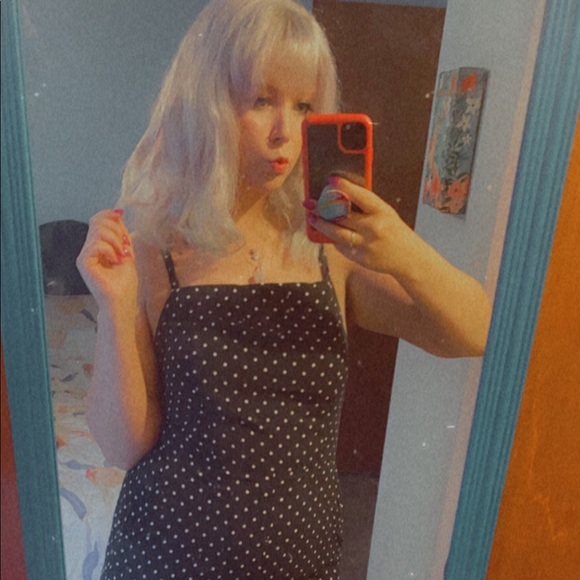 Lily Comins - Poshmark Profile Picture of Lily Comins (@lilycomins) on Poshmark