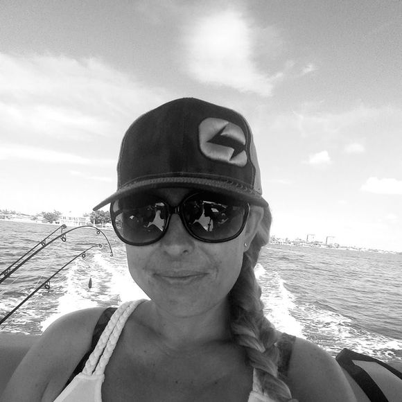 Profile Picture of Jodi Monares (@djjwmk4) on Poshmark