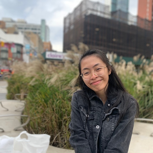 Profile Picture of Eva Lin (@eva_1208) on Poshmark