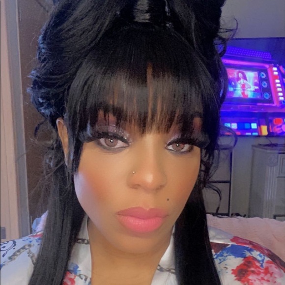 Profile Picture of Monique Weaver (@moniqueweave312) on Poshmark