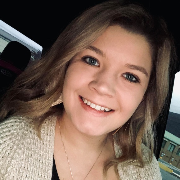 Profile Picture of Jessica Evick (@jevick) on Poshmark