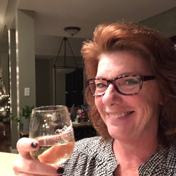 Profile Picture of Linda Ullrich (@linda_ullrich) on Poshmark
