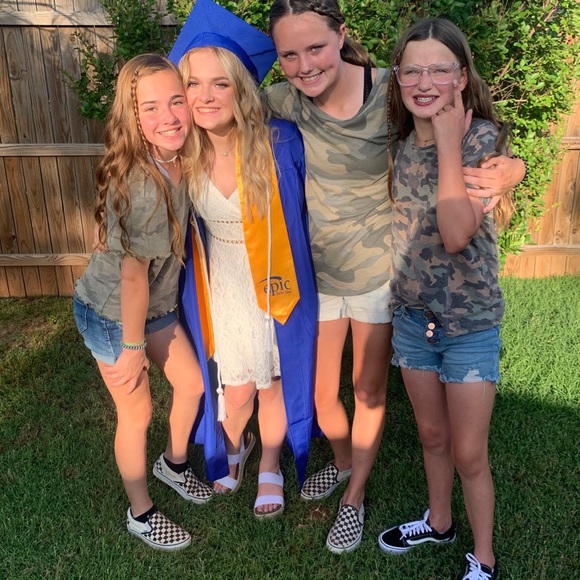 Profile Picture of Emma Renfro (@babysue22) on Poshmark