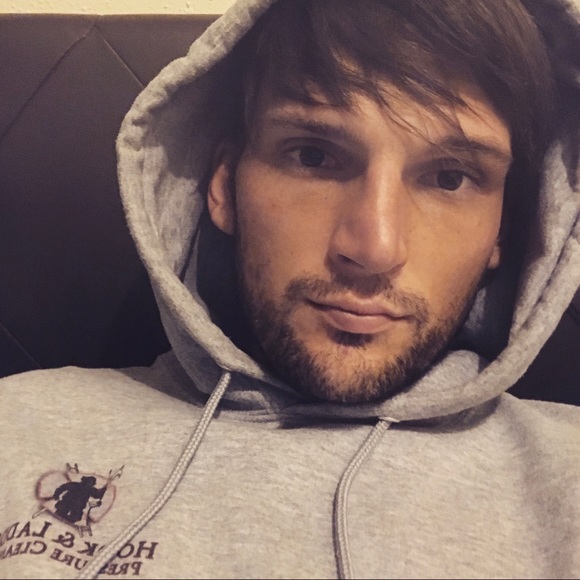 Profile Picture of Jeremy Gregory (@jeremygregory) on Poshmark