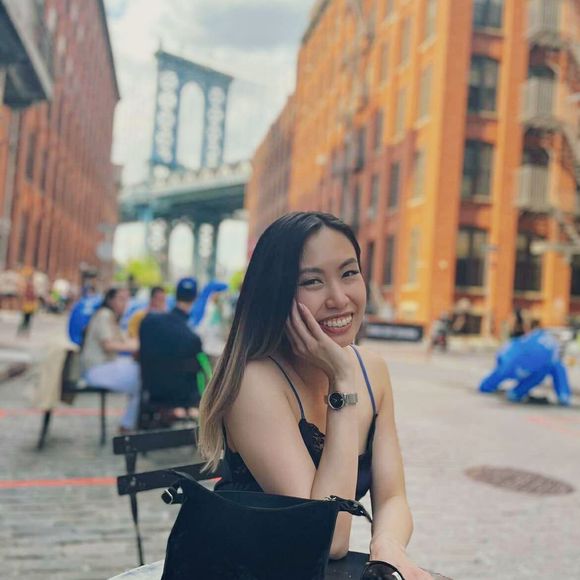 Profile Picture of Stephanie Tran (@stranx3) on Poshmark
