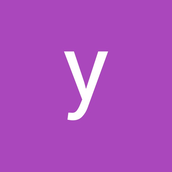 Profile Picture of Yolagnis Shertzer (@yolennis) on Poshmark