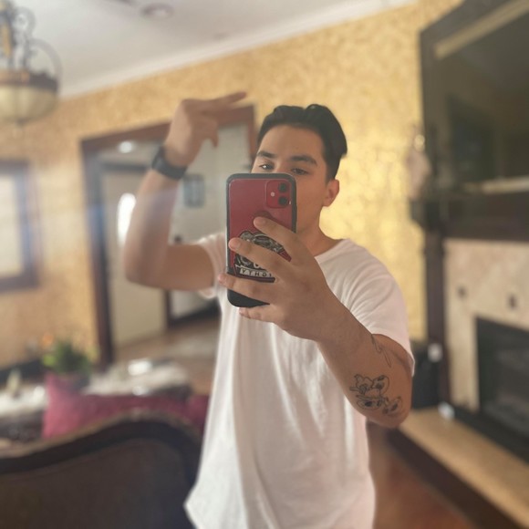 Profile Picture of Matthew Cordova (@matthewcordova) on Poshmark