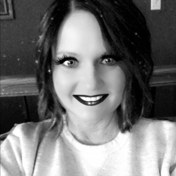 Profile Picture of Amy Scudder (@amyrscudder) on Poshmark