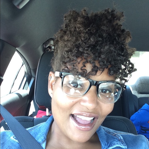 Profile Picture of Danette Matthews (@nettenetter) on Poshmark