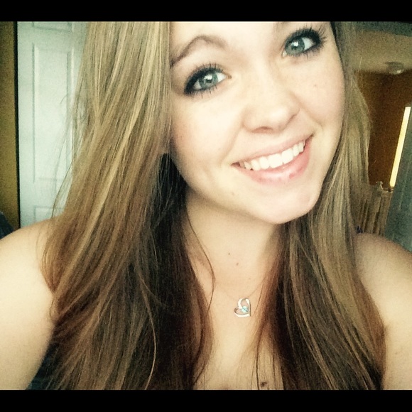 Profile Picture of Meredith Bock (@mbock328) on Poshmark